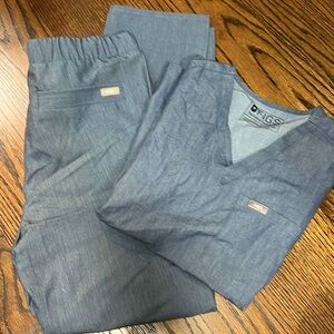 Figs Women’s Heather Denim scrub set, size XS
